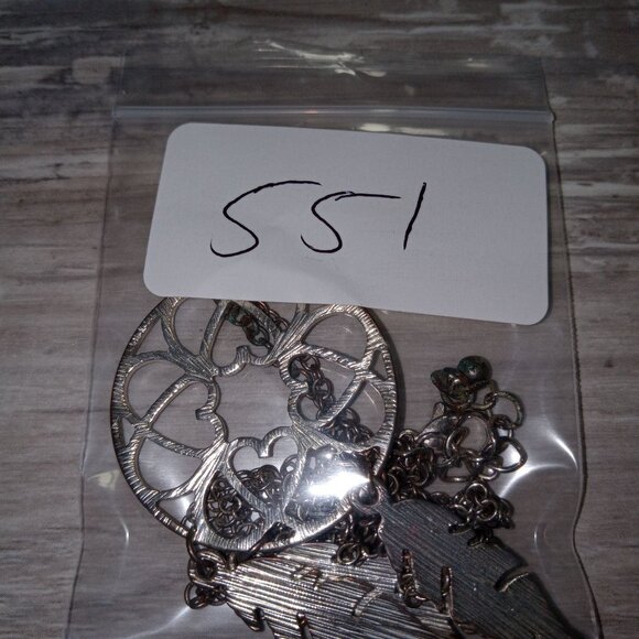 Vintage Dreamcatcher Pendant Necklace With Heart Design & Feather Charms Boho - Picture 7 of 7